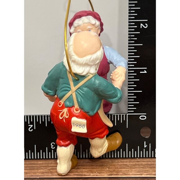1988 HALLMARK KEEPSAKE ORNAMENT QX401-1 SHALL WE DANCE SANTA COLLECTORS SERIES - Picture 5 of 5